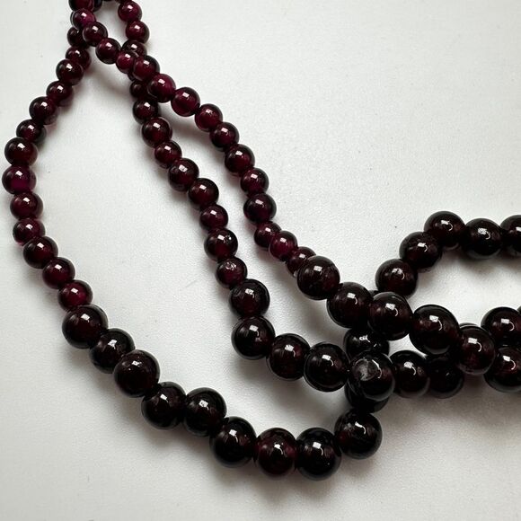 Three strands of SOLID GARNET graduated beaded necklace with silver tone clasp! - Picture 6 of 11